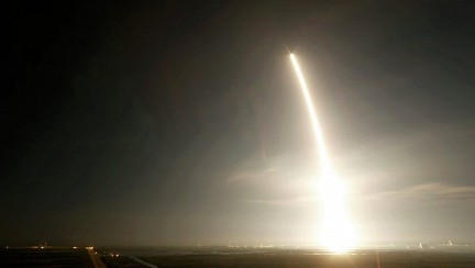 ������ Falcon 9 ��������� ������� ������� �� ��������� � ������