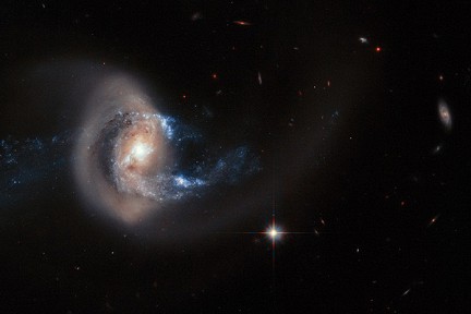 �������� ������ ��������������� ��������� NGC 7714, ������������� � NGC 7715