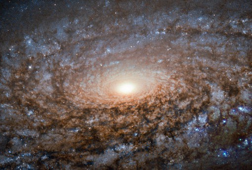 �������� Hubble ������ ������ ���������� � ���������� NGC 3521