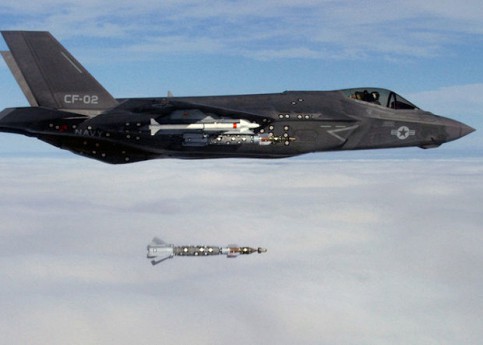 ����������� F-35C ������� ������� ����� � ������� ��������